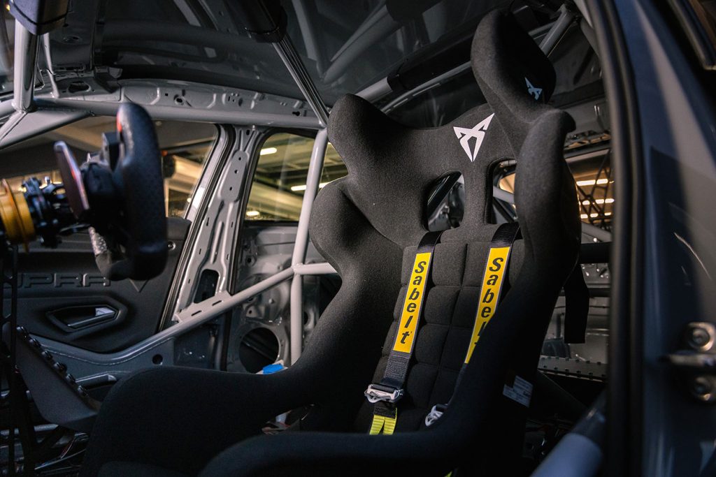 photo habitacle leon Derive pilotage