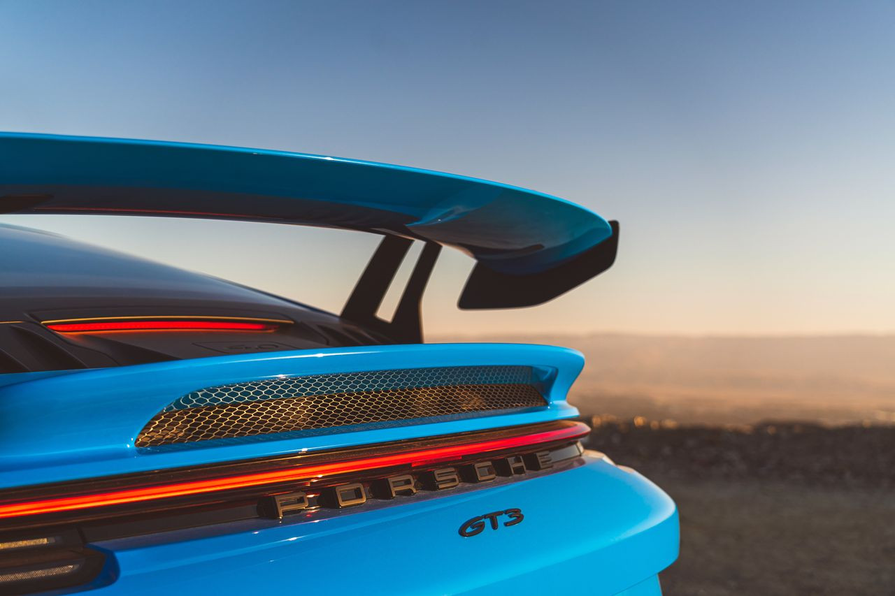 porsche-911-gt3-992-bleu-requin-nurbugring-25
